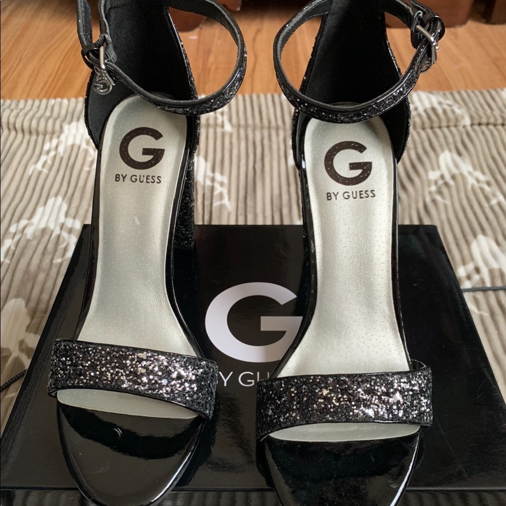 NIB Guess Shantel block heel sandals size 8.5 M